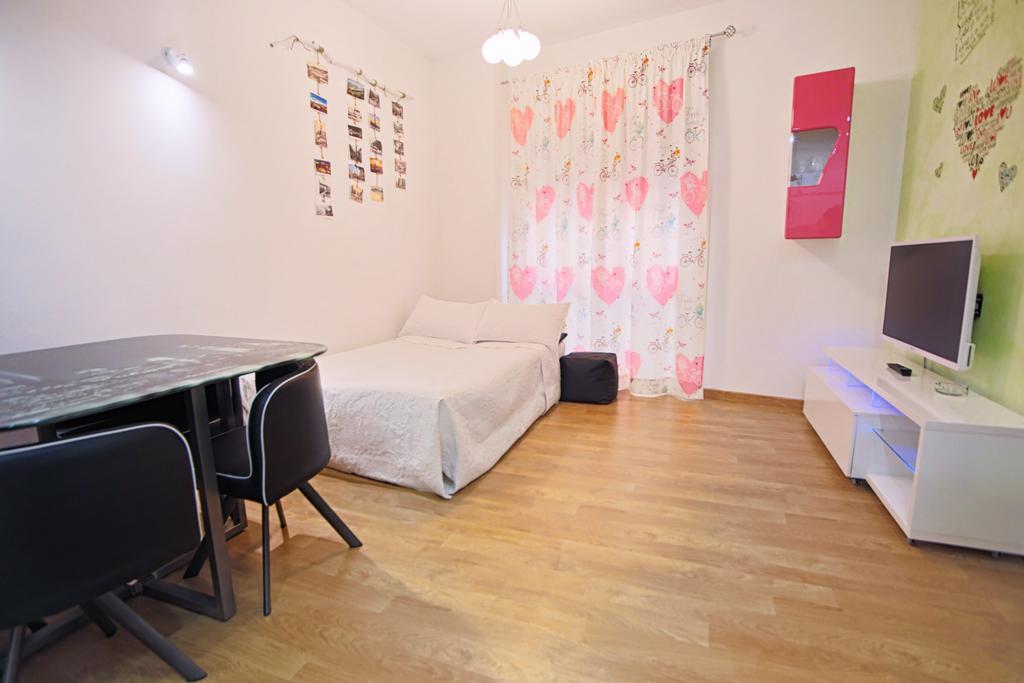Apartamentos Momas La Casa De Mama Málaga Exteriör bild