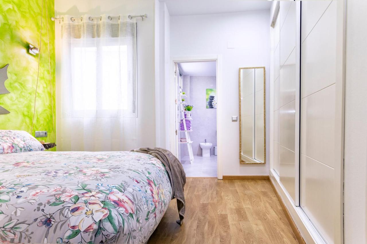 Apartamentos Momas La Casa De Mama Málaga Exteriör bild
